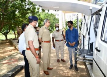 சென்னை பெருநகர காவல் ஆணையாளர் நடமாடும் ஊடுகதிர் வாகனத்தை பார்வையிட்டு காவல் துறை பயன்பாட்டிற்கு வழங்கினார்