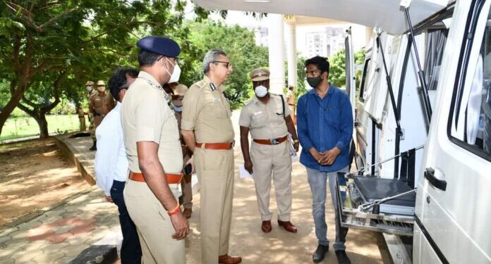 சென்னை பெருநகர காவல் ஆணையாளர் நடமாடும் ஊடுகதிர் வாகனத்தை பார்வையிட்டு காவல் துறை பயன்பாட்டிற்கு வழங்கினார்