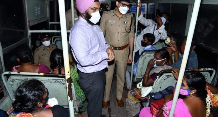 கொரோனா தொற்று பரவாமல் தடுக்க பொதுமக்கள் அதிகளவில் கூடும் பகுதிகளுக்கு நேரில் சென்று ஆய்வு