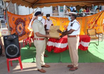 கன்னியாகுமரி மாவட்ட போக்குவரத்து காவல் துறையினர்க்கு முககவசம் மற்றும் முககவச கண்ணாடி போன்ற உபகரணங்கள் வழங்கு நிகழ்ச்சி