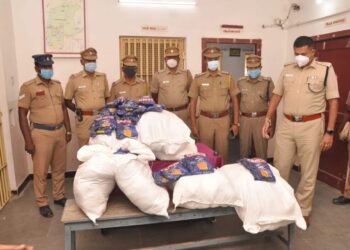 நெல்லை மாநகரம் தச்சநல்லூர் பகுதியில் ரூ 1,08,000/- மதிப்புடைய சுமார் 123/-கிலோ புகையிலை பொட்டலங்கள் பறிமுதல்.