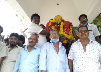 கப்பலோட்டிய தமிழன் வ உ சி 150-வது பிறந்த நாள் விழாவை முன்னிட்டு தூத்துக்குடியின் பிரதான சாலையை வ உ சி சாலை என பெயர் மாற்றம் செய்த தமிழக முதல்வர் , எம்பி கனிமொழி அமைச்சர் கீதா ஜீவன் ஆகியோருக்கு மாவட்ட நுகர்வோர் கூட்டுறவு சங்க தலைவர் எட்வின் பாண்டியன் நன்றி தெரிவித்தார்