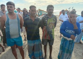 இந்திய கடலோர காவல்படை கப்பல் மோதி விபத்து – மீனவர் மருத்துவமனையில் அனுமதி