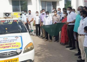 புதிய நடமாடும் கொரோனா நோய்த்தடுப்பு மருந்துதுறை சார்பில் புதிய நடமாடும் கொரோனா தடுப்பூசி வாகனம் – ஆட்சியர் அருண்தம்புராஜ் கொடியசைத்து துவக்கி வைத்தார்