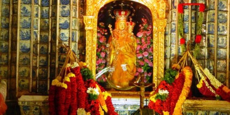 வேளாங்கண்ணி புனித ஆரோக்கிய அன்னை பேராலய ஆண்டு பெருவிழா தேர்பவனி நடைபெற்றது