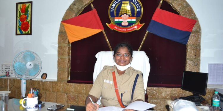 உணவு தாமதமானதால் ஓட்டல் சூறை போதை போலீசார் 2 பேர் சஸ்பெண்ட்!! எஸ்.பி., ரவளிப்ரியா அதிரடி நடவடிக்கை