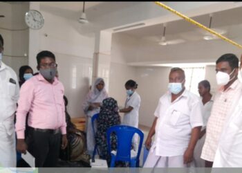 எஸ் பி பட்டிணம் ஊராட்சியில் 4 இடங்களில் மெகா  கொரோனா தடுப்பு ஊசி முகாம்!!ஒரே நாளில்  400 அதிகமான மக்கள் தடுப்பூசி செலுத்திக்கொண்டனர்