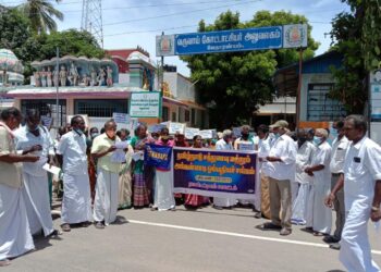 தமிழ்நாடு சத்துணவு மற்றும் அங்கன்வாடி ஓய்வூதியர்கள் சங்கத்தினர் ஆர்பாட்டம்