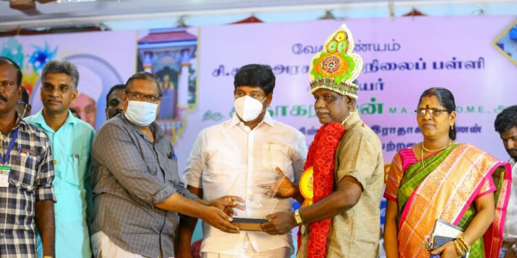 நல்லாசிரியருக்குப் பாராட்டு விழா – வேதாரண்யம் ஆசிரியர் நாகராஜன் இவ்வாண்டிற்கான தமிழக அரசின் டாக்டர் ராதாகிருஷ்ணன் நல்லாசிரியர் விருது