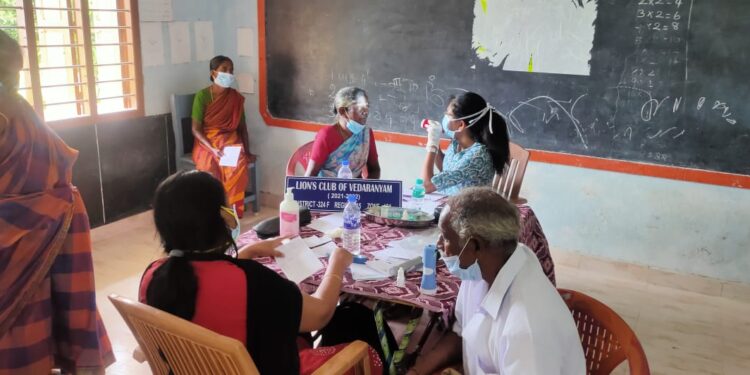 வேதாரண்யம் லயன்ஸ் சங்கம், பாண்டிசேரி அரவிந்த் கண் மருத்துவமனை மற்றும் நாகை மாவட்ட பார்வை இழப்பு தடுப்பு சங்கம் இணைந்து மெகா இலவச கண் சிகிச்சை முகாம்