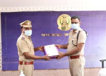 தூத்துக்குடி மாவட்டத்தில்  கடந்த வாரம் சிறப்பாக பணியாற்றிய காவல் ஆய்வாளர் உட்பட 20 காவல்துறையினருக்கு, பாராட்டுச்சான்றிதழ்