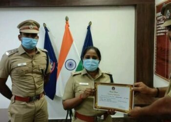 குற்றவாளியை விரைந்‌‌‌து கைது செய்த இராணிப்பேட்டை மகளிர் காவல் நிலைய ஆய்வாளருக்கு எஸ்.பி டாக்டர். தீபா சத்யன் பாராட்டு