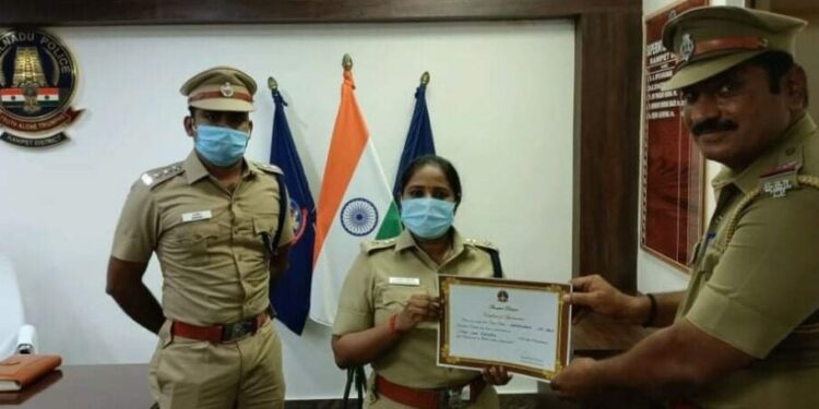 குற்றவாளியை விரைந்‌‌‌து கைது செய்த இராணிப்பேட்டை மகளிர் காவல் நிலைய ஆய்வாளருக்கு எஸ்.பி டாக்டர். தீபா சத்யன் பாராட்டு