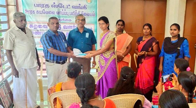 சிவகளையில் கறவை மாடு வளர்ப்பு மற்றும் மண்புழு உரம் தயாரித்தல் பயிற்சி துவக்க விழா