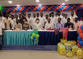 பிரஸ் & மீடியா பீப்பிள் அசோசியேசன் மற்றும் சுற்றுச்சூழல் சட்ட உரிமைகள் நுகர்வோர் பாதுகாப்பு மக்கள் சங்கம் சார்பில் நலத்திட்ட உதவிகள்  பழனி சட்டமன்ற உறுப்பினர் ஐ. பி. செந்தில்குமார் தலைமை ஏற்று நலத்திட்ட உதவிகள் வழங்கினார்.