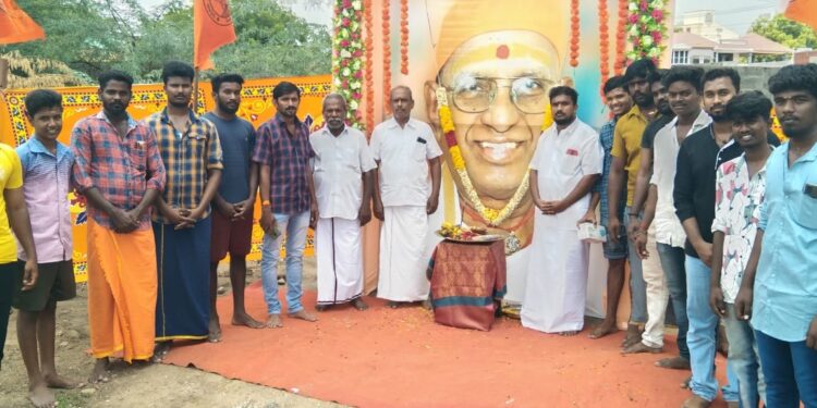 சிவகாசி நகர் திருத்தங்கலில் இந்து முன்னணி தலைவர் ராமகோபாலன் பிறந்தநாள் விழா! இனிப்புகள் வழங்கி கொண்டாட்டம்!!