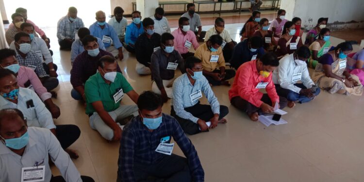 வேதாரண்யம் அரசு கல்லூரி விரிவுரையாளர்கள், பணியாளர்கள் உள்ளிருப்பு தர்ணா போராட்டம்