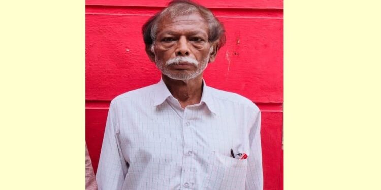 தூத்துக்குடி மாவட்டம் சூரங்குடி பகுதியில் 22 ஆண்டுகளாக தலைமறைவாக இருந்த குற்றவாளி கைது – கைது செய்த விளாத்திக்குளம் டிஎஸ்பி பிரகாஷ் தலைமையிலான தனிப்படையினருக்கு எஸ்பி பாராட்டு