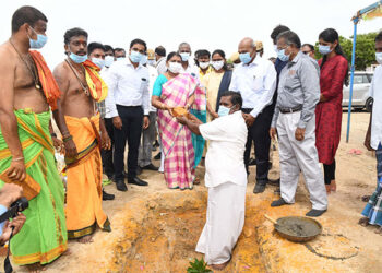 தூத்துக்குடியில் ரூ.28.31 கோடி மதிப்பீட்டில் ஸ்டெம் பார்க் மற்றும் சிட்டி லேனிங் சென்டர் –  அமைச்சர் பெ.கீதாஜீவன் அடிக்கல் நாட்டினார்.