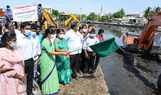 தூத்துக்குடியில் தூய்மைப் பணிகளை அமைச்சர் கீதாஜீவன், கனிமொழி எம்பி ஆகியோர் துவக்கி வைத்தனர்.