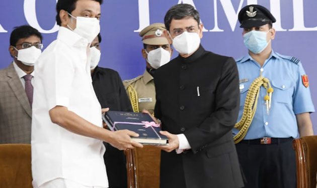 தமிழகத்தின் 15-வது ஆளுநராக ஆா்.என்.ரவி இன்று பதவியேற்றார்.