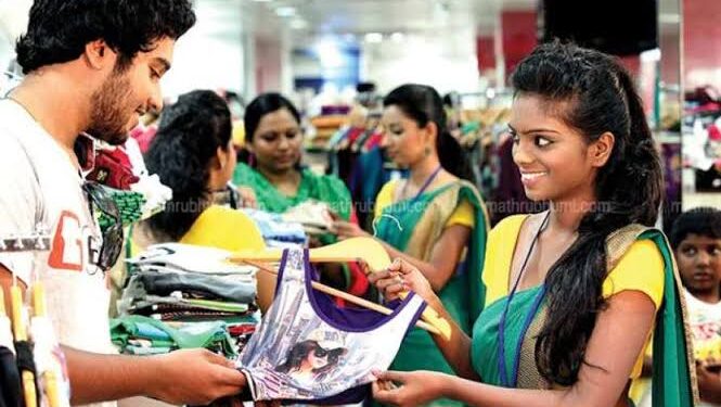 கடைகளில் ஊழியர்கள் நின்றபடியே பணிபுரிவதை தடுக்க சட்ட திருத்தம் கொண்டுவரப்படும் – தமிழக அரசு