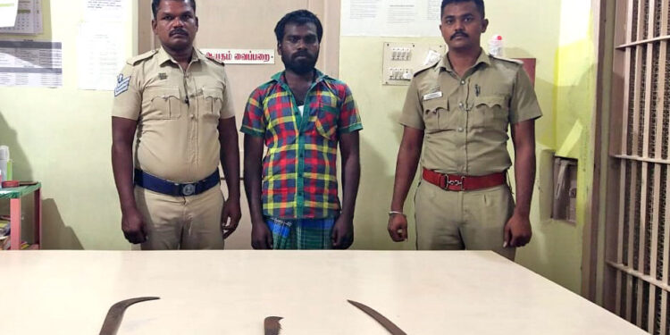 தூத்துக்குடி மாவட்டத்தில் நேற்று ஒரே நாள் இரவில் 28 ரவுடிகள் கைது செய்யப்பட்டுள்ளனர். 11 அரிவாள், போன்ற கூர்மையான ஆயுதங்கள் பறிமுதல்