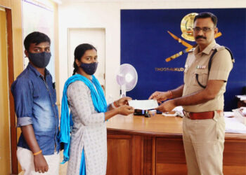 தூத்துக்குடியில் விபத்தில் உயிரிழந்த உதவி ஆய்வாளர் குடும்பத்திற்கு ரூ.2லட்சம் நிதியுதவியை எஸ்பி ஜெயக்குமார் வழங்கினார்.