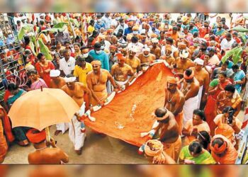 சென்னை மணலிபுதுநகரில் அய்யா வைகுண்டபதி திருநாம கொடியேற்றத்துடன் திருவிழா தொடங்கியது.