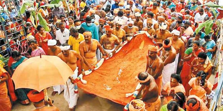 சென்னை மணலிபுதுநகரில் அய்யா வைகுண்டபதி திருநாம கொடியேற்றத்துடன் திருவிழா தொடங்கியது.