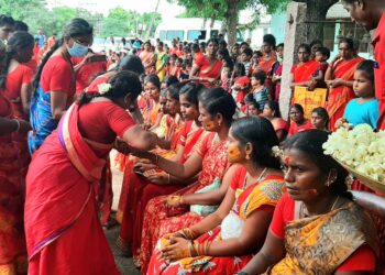 மழை வேண்டி மேல்மருவத்தூர் ஆதிபரசக்தி வழிபாட்டு மன்றம் சார்பில் புதூரில் கிராம நல வழிபாடு