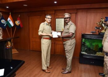 ATM இயந்திரத்தை உடைத்து திருட முயன்றவரை, 1 மணி நேரத்தில் கைது செய்த வில்லிவாக்கம் போலீசாருக்கு போலீஸ்கமிஷனர் பாராட்டு