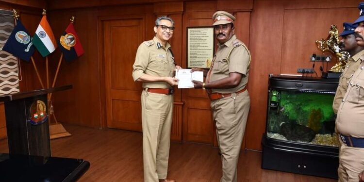 ATM இயந்திரத்தை உடைத்து திருட முயன்றவரை, 1 மணி நேரத்தில் கைது செய்த வில்லிவாக்கம் போலீசாருக்கு போலீஸ்கமிஷனர் பாராட்டு