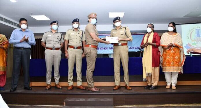 சேவை மையத்திலிருந்து பேசுவதுபோல பேசி, வங்கி கணக்கிலிருந்து பணம் மோசடி