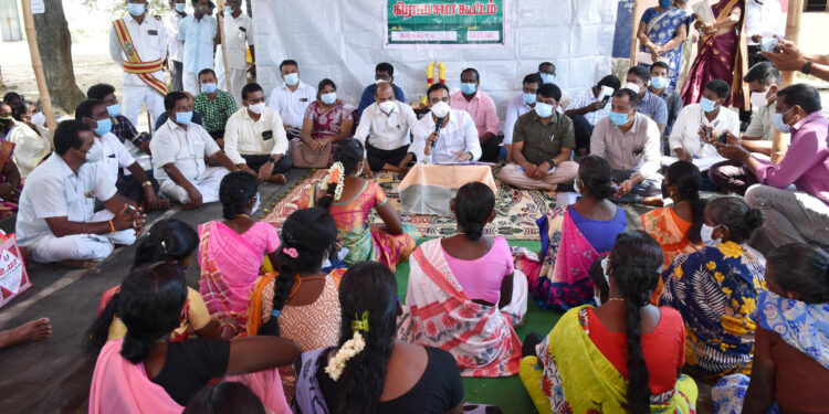 நாகப்பட்டினம், மகாதானம் ஊராட்சியில் காந்தி ஜெயந்தியை முன்னிட்டு நடைபெற்ற சிறப்பு கிராமசபா கூட்டத்தில் மாவட்ட ஆட்சித்தலைவர் அ.அருண்தம்புராஜ் சிறப்பு பார்வையாளராக கலந்து கொண்டார்.