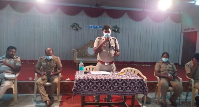 கத்தி, அருவாள் செய்வோர்கள் அரசின் கட்டுப்பாடுகளை மீறுவோர் மீது கடும் நடவடிக்கை எடுக்கப்படும் என டி எஸ் பி எச்சரிக்கை :