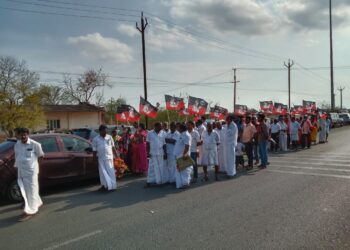 தூத்துக்குடி விமான நிலையம் வருகை தந்த முன்னாள் முதல்வர் கழக ஒருங்கிணைப்பாளர் தமிழக எதிர்கட்சித் துணைத் தலைவர்  ஓ. பன்னீர்செல்வத்திற்கு உற்சாக வரவேற்பு