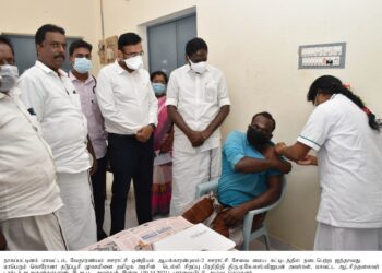 நாகை மாவட்டத்தில் ஐந்தாவது மெகா கொரோனா தடுப்பூசி முகாம்!  தமிழக அரசின் டெல்லி சிறப்பு பிரதிநிதி ஏ.கே.எஸ்.விஜயன் மற்றும் மாவட்ட ஆட்சியர் டாக்டர் அருண்தம்புராஜ் ஆகியோர் பார்வையிட்டு ஆய்வு