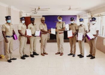 தூத்துக்குடி மாவட்டத்தில் கடந்த வாரம் சிறப்பாக பணியாற்றிய காவல்துறையினருக்கு பாராட்டுச்சான்றிதழ்