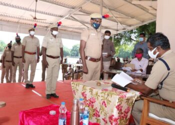 மதுரை ஆயுதப்படை மைதானத்தில் காவல்துறையினர் குறைகேட்பு முகாம்