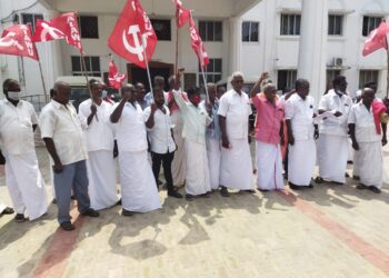 மூன்று அம்ச கோரிக்கைகளை வலியுறுத்தி விவசாய சங்கங்கள் தொழிலாளர் சங்கத்தினர் கண்டன ஆர்ப்பாட்டம்