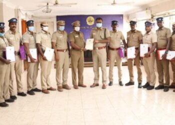 4 வருடங்களுக்கு பிறகு காணாமல் போன பெண்ணை கண்டுபிடித்த முத்தையாபுரம்  உதவி ஆய்வாளர் முத்துமாலைக்கு தூத்துக்குடி மாவட்ட எஸ்பி ஜெயக்குமார் பாராட்டு