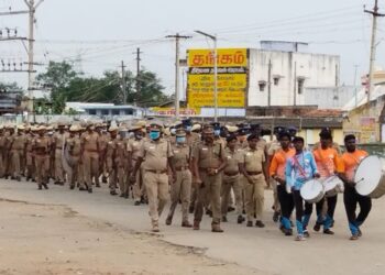 திருநெல்வேலி மாவட்டத்தில் வருகின்ற உள்ளாட்சி தேர்தல் பாதுகாப்பை முன்னிட்டு காவல்துறையினரின் கொடி அணிவகுப்பு