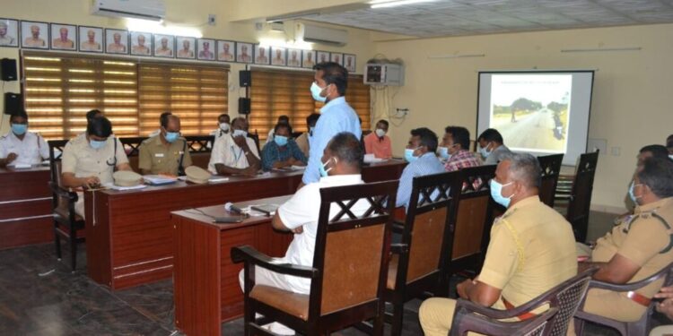 திண்டுக்கல் மாவட்ட காவல் அலுவலகத்தில் சாலை பாதுகாப்பு தொடர்பான கலந்தாய்வு கூட்டம்