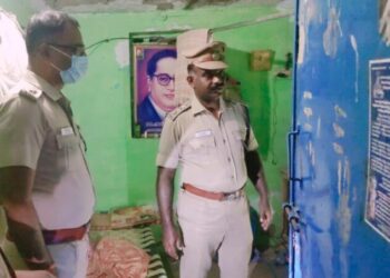 ஓட்டப்பிடாரம் ஆவாரங்காடு அருகே பெண் கொலை -உடனடியாக கைது செய்த தனிப்படை போலீசாரை மாவட்ட காவல் கண்காணிப்பாளர் எஸ். ஜெயக்குமார் பாராட்டினார்.