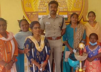 தமிழ்நாடு பாராலிம்பிக் சிட்டிங் வாலிபால் சாம்பியன்ஷிப் – வீராங்கனைகளுக்கு கோவை மாவட்ட காவல் துறை பாராட்டு