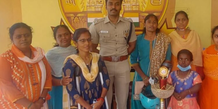 தமிழ்நாடு பாராலிம்பிக் சிட்டிங் வாலிபால் சாம்பியன்ஷிப் – வீராங்கனைகளுக்கு கோவை மாவட்ட காவல் துறை பாராட்டு