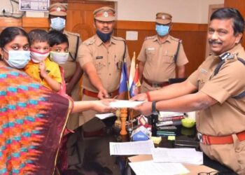 நெல்லை மாநகரத்தில் கொரோனா நோய் தொற்றால் உயிரிழந்த ஊர்காவல் படையினர் குடும்பத்திற்கு ரூபாய் 75 ஆயிரம் உதவித்தொகை