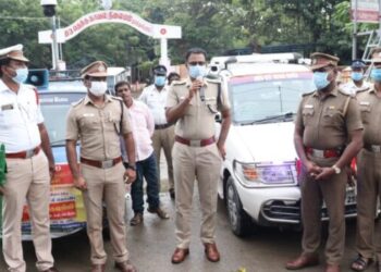 தூத்துக்குடியில் கண்காணிப்பு கோபுரங்களை தூத்துக்குடி மாவட்ட காவல் கண்காணிப்பாளர் எஸ். ஜெயக்குமார் ரிப்பன் வெட்டிதுவக்கி வைத்தார்.