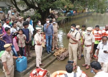 குற்றாலத்தில் காவல்துறையினரின் பேரிடர் மீட்பு ஒத்திகை